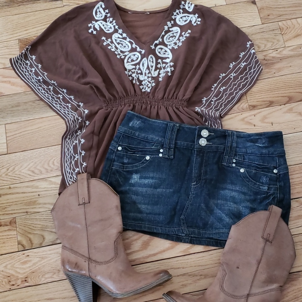 Junior mini skirt